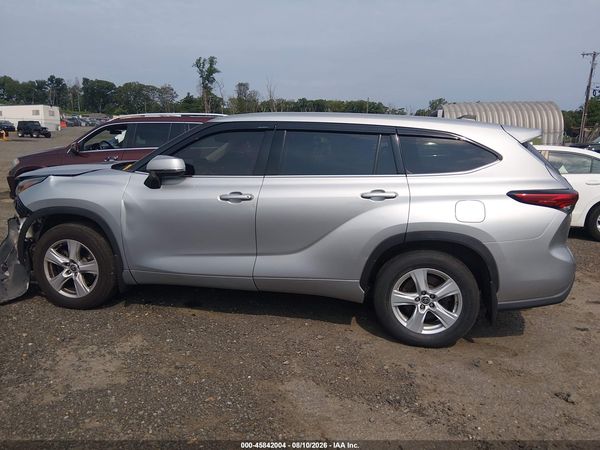 2022 TOYOTA HIGHLANDER LE