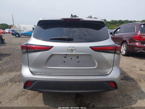 2022 TOYOTA HIGHLANDER LE