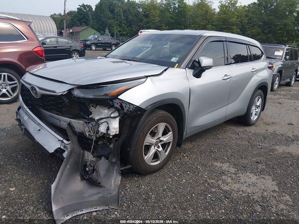 2022 TOYOTA HIGHLANDER LE