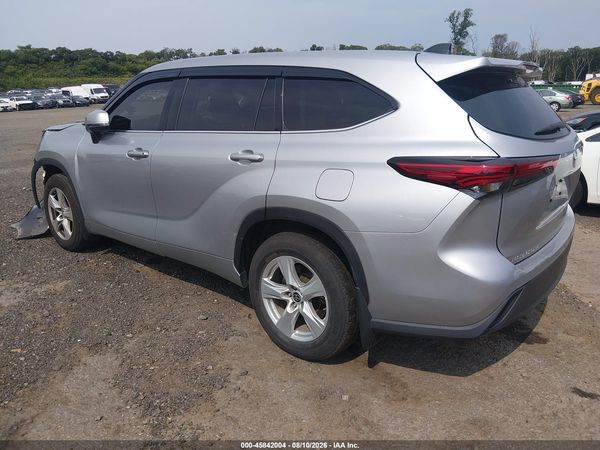 2022 TOYOTA HIGHLANDER LE