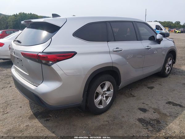 2022 TOYOTA HIGHLANDER LE