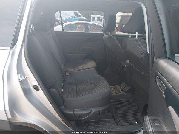 2022 TOYOTA HIGHLANDER LE