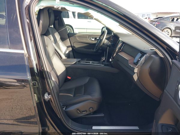 2021 VOLVO XC60 T5 MOMENTUM