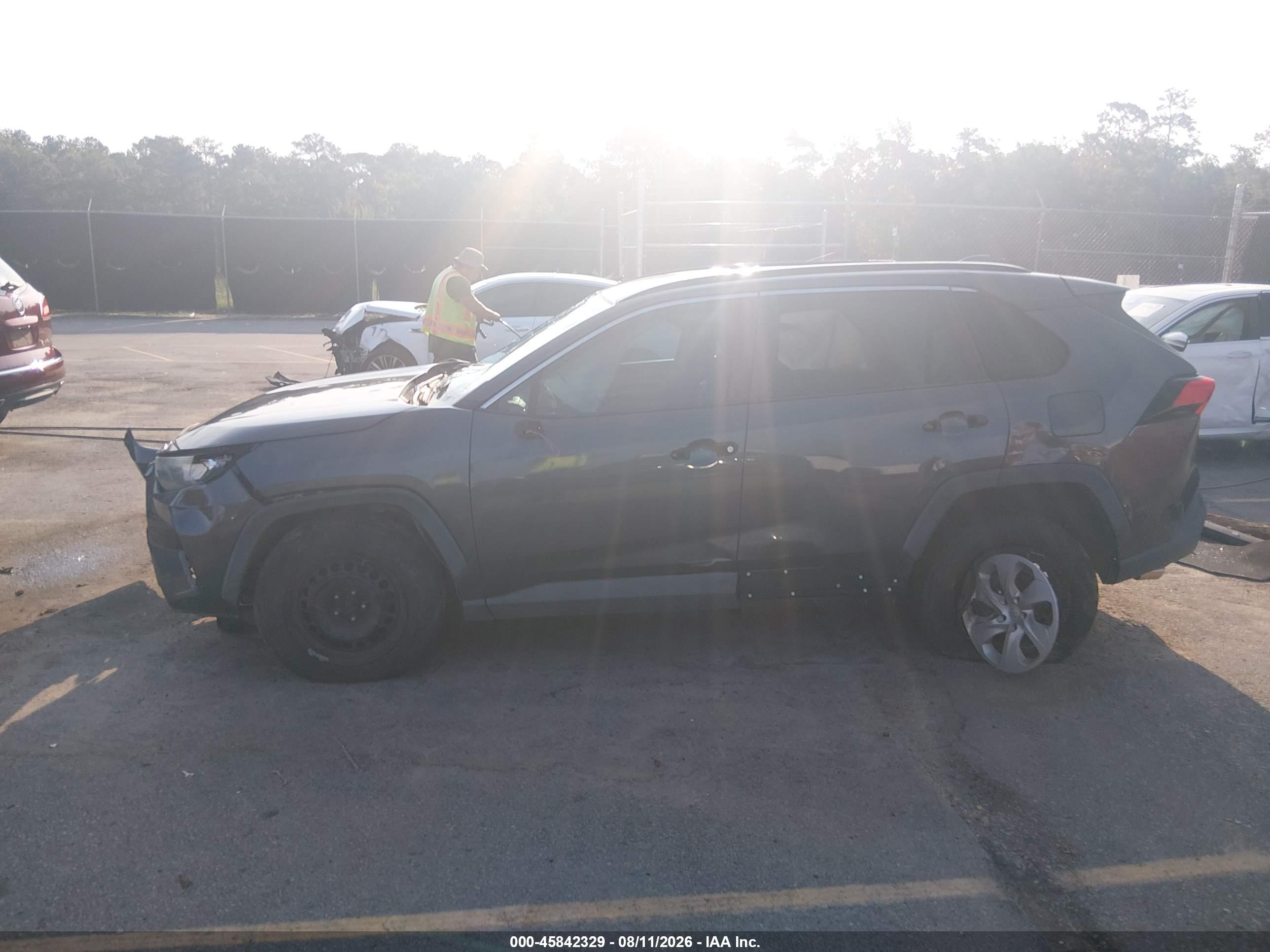 2020 TOYOTA RAV4 LE