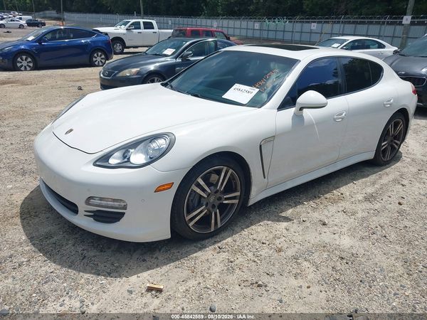 2012 PORSCHE PANAMERA 4