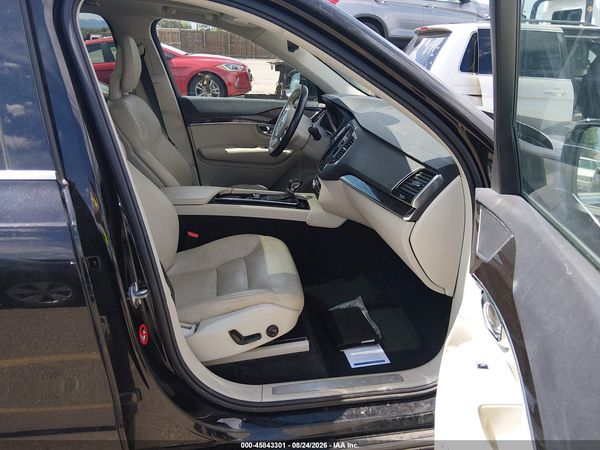 2016 VOLVO XC90 T6 MOMENTUM