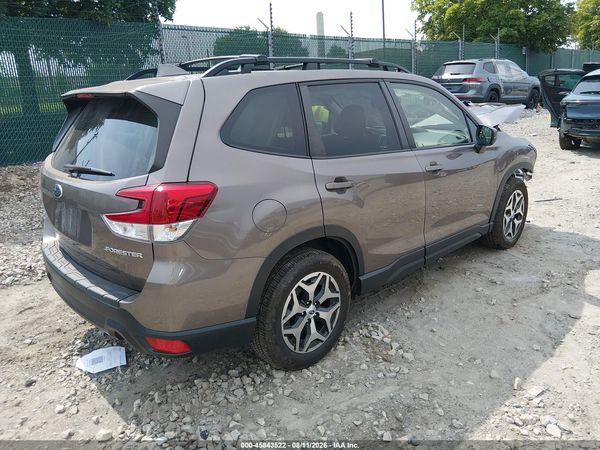 2022 SUBARU FORESTER — I4