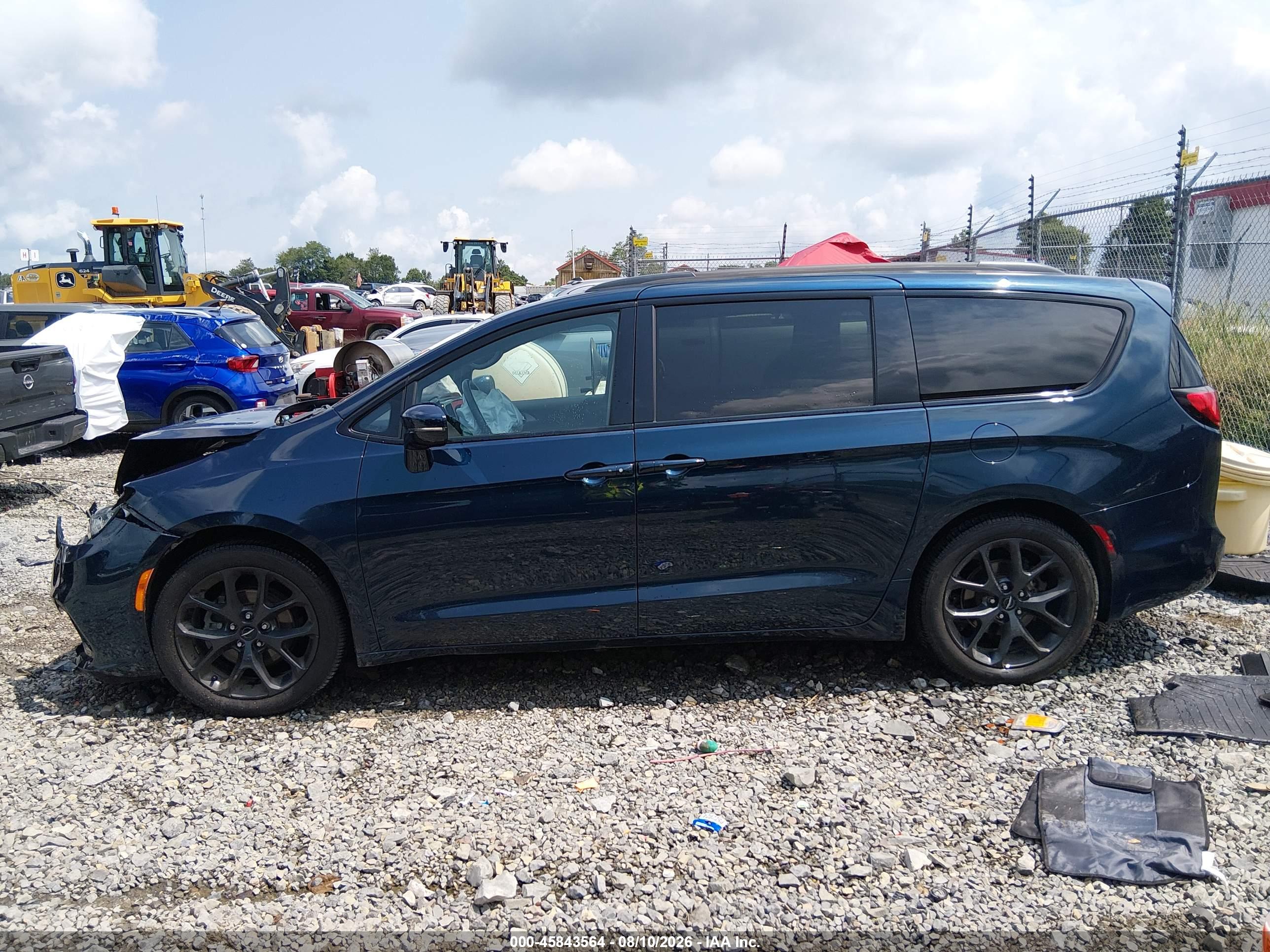 2022 CHRYSLER PACIFICA TOURING L