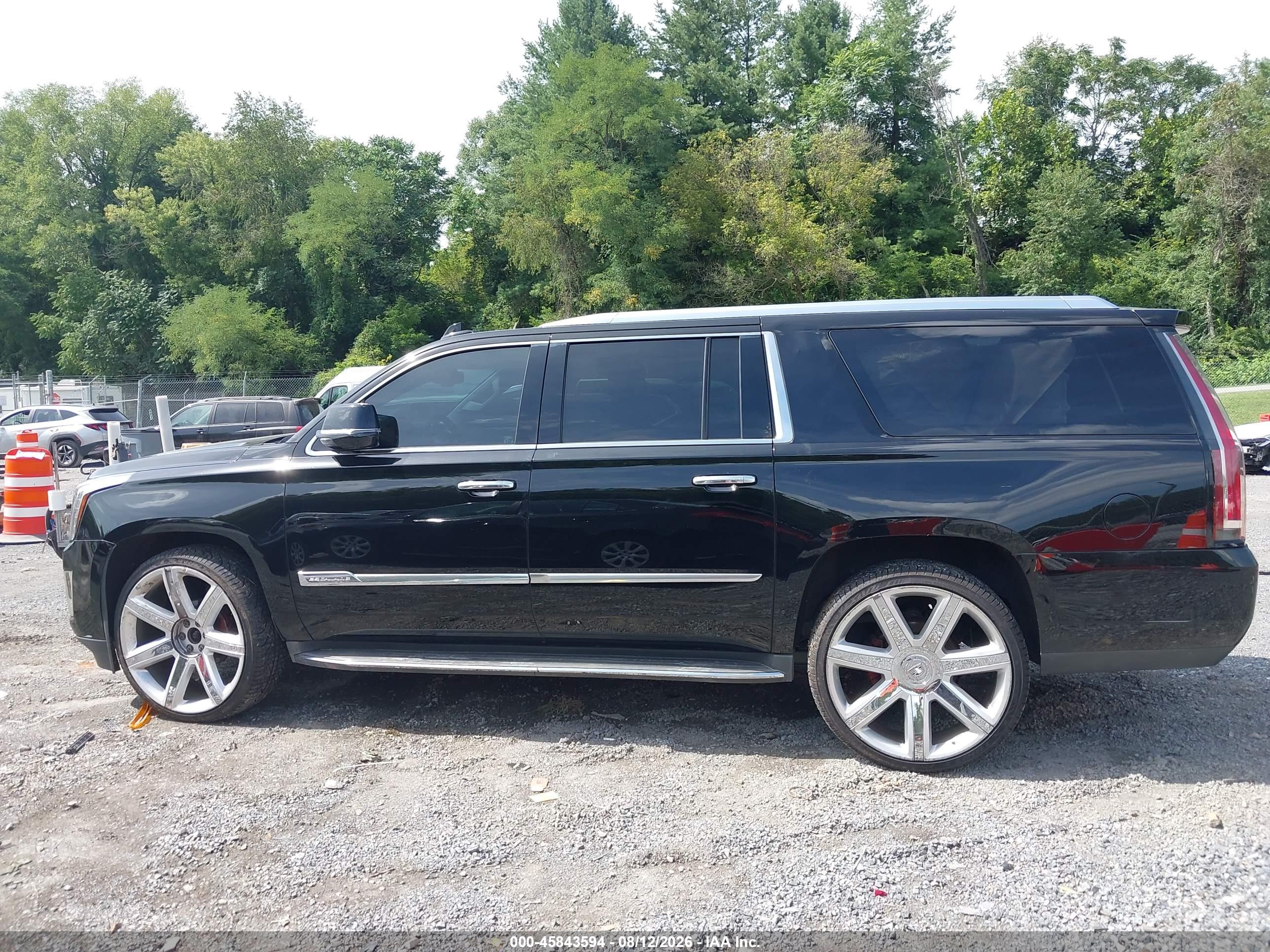 2016 CADILLAC ESCALADE ESV LUXURY COLLECTION
