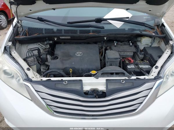 2015 TOYOTA SIENNA XLE 8 PASSENGER