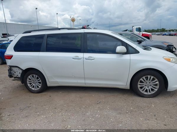 2015 TOYOTA SIENNA XLE 8 PASSENGER