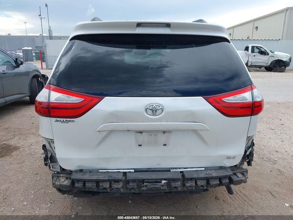 2015 TOYOTA SIENNA XLE 8 PASSENGER