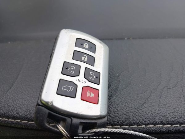 2015 TOYOTA SIENNA XLE 8 PASSENGER