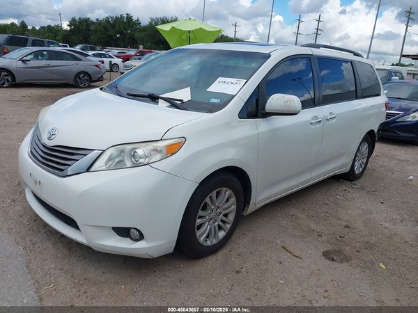 2015 TOYOTA SIENNA XLE 8 PASSENGER