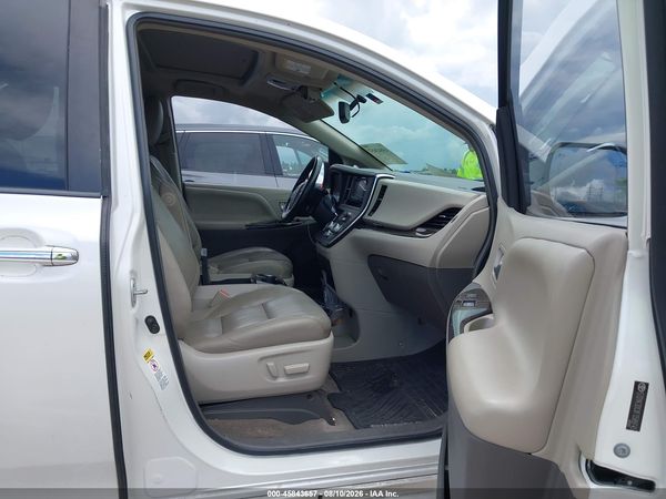 2015 TOYOTA SIENNA XLE 8 PASSENGER
