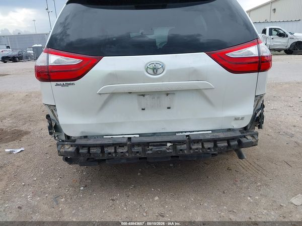 2015 TOYOTA SIENNA XLE 8 PASSENGER