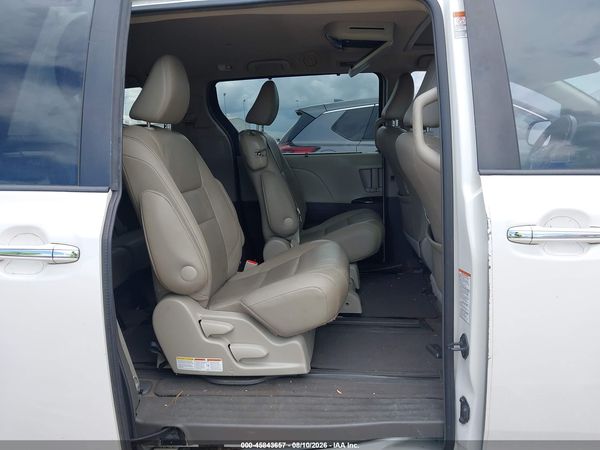 2015 TOYOTA SIENNA XLE 8 PASSENGER