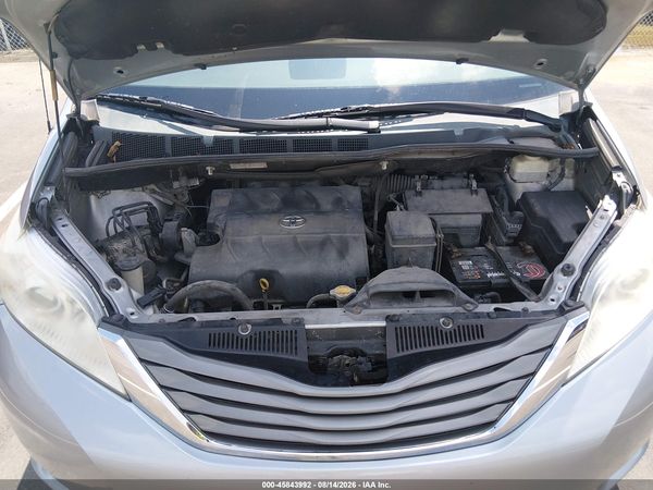 2013 TOYOTA SIENNA XLE V6 8 PASSENGER