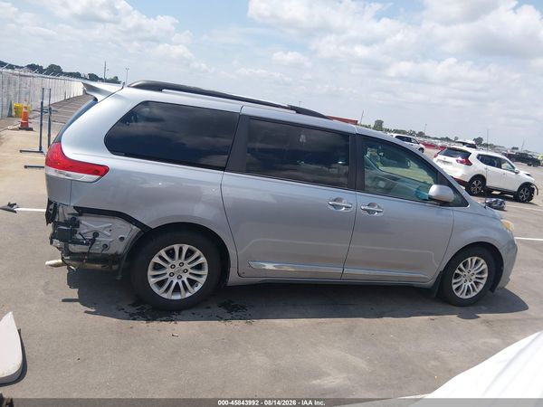 2013 TOYOTA SIENNA XLE V6 8 PASSENGER