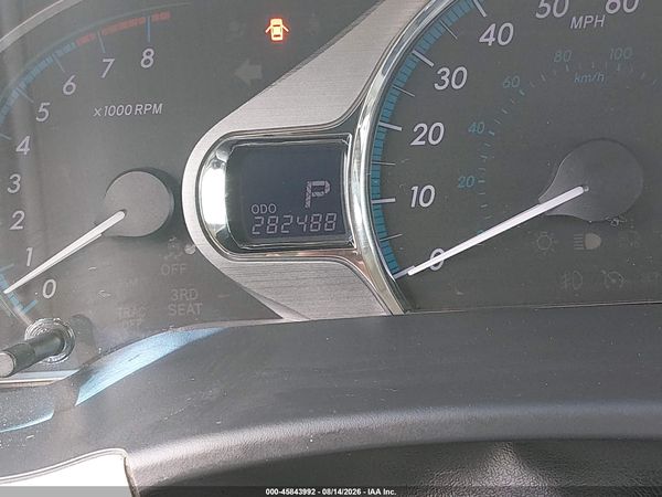 2013 TOYOTA SIENNA XLE V6 8 PASSENGER