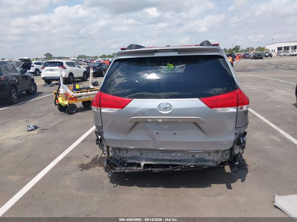 2013 TOYOTA SIENNA XLE V6 8 PASSENGER
