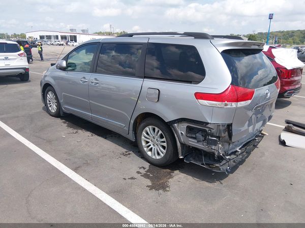 2013 TOYOTA SIENNA XLE V6 8 PASSENGER