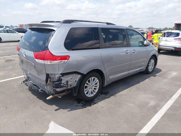 2013 TOYOTA SIENNA XLE V6 8 PASSENGER
