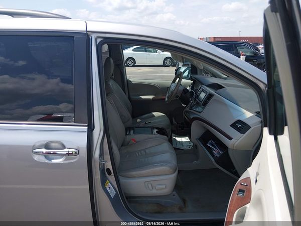 2013 TOYOTA SIENNA XLE V6 8 PASSENGER