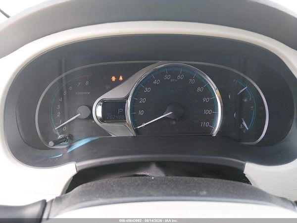 2013 TOYOTA SIENNA XLE V6 8 PASSENGER
