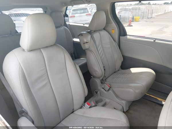 2013 TOYOTA SIENNA XLE V6 8 PASSENGER