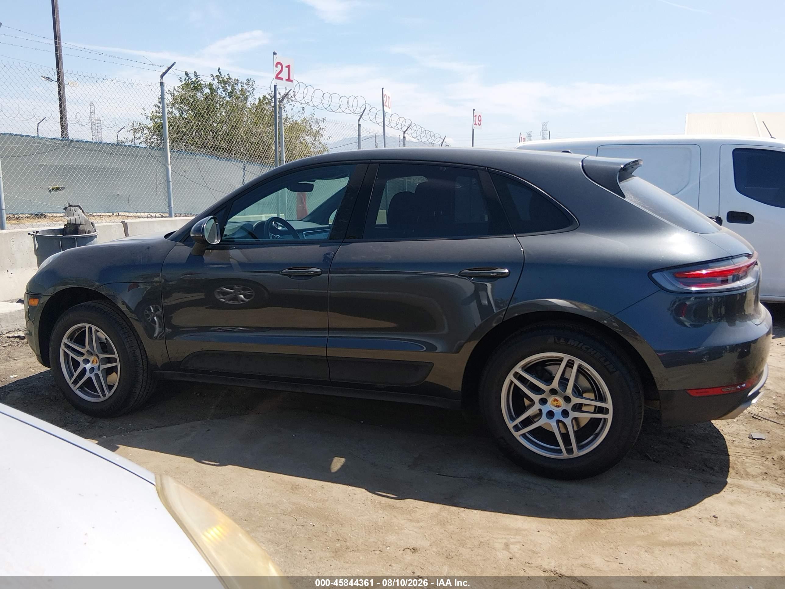 2020 PORSCHE MACAN