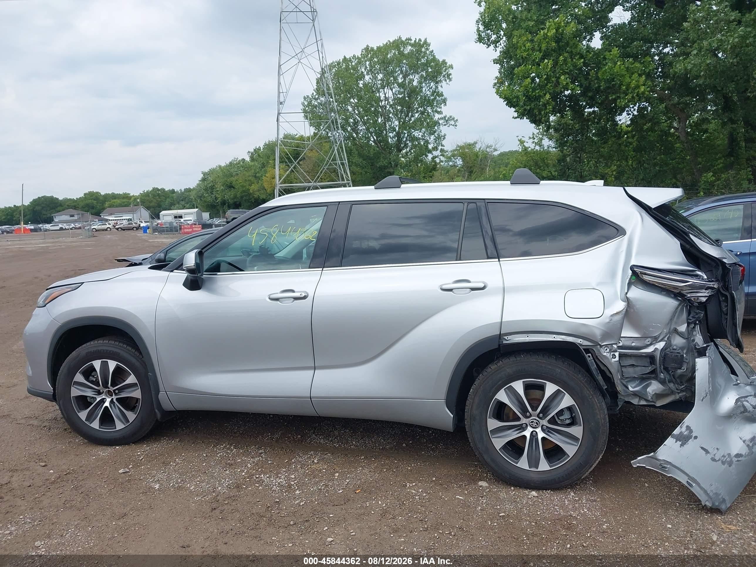 2022 TOYOTA HIGHLANDER XLE