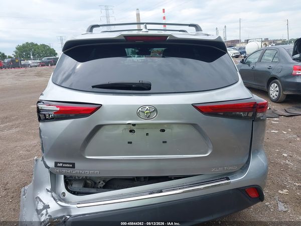 2022 TOYOTA HIGHLANDER XLE