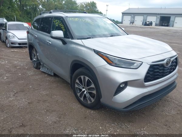 2022 TOYOTA HIGHLANDER XLE