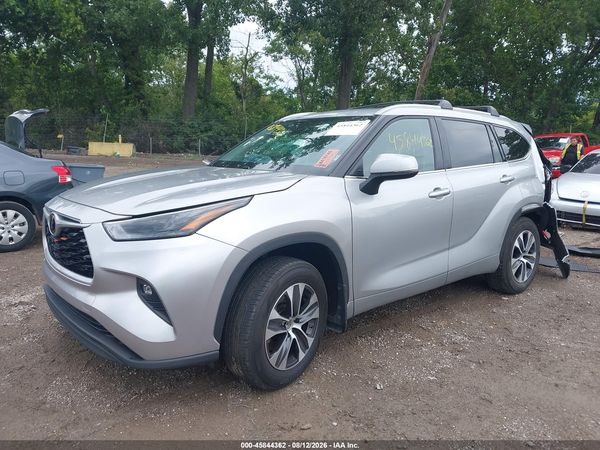 2022 TOYOTA HIGHLANDER XLE