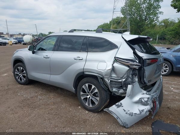 2022 TOYOTA HIGHLANDER XLE