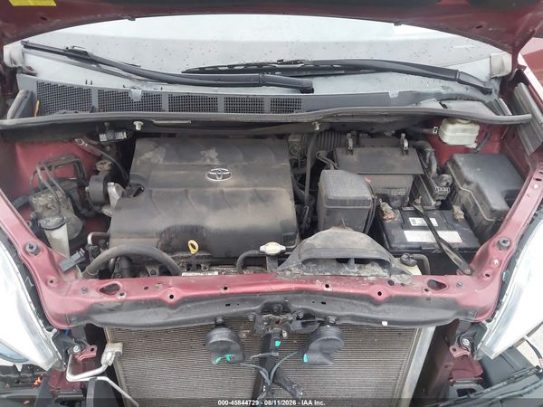 2015 TOYOTA SIENNA LE 8 PASSENGER