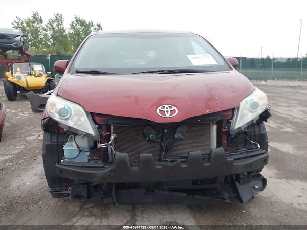 2015 TOYOTA SIENNA LE 8 PASSENGER