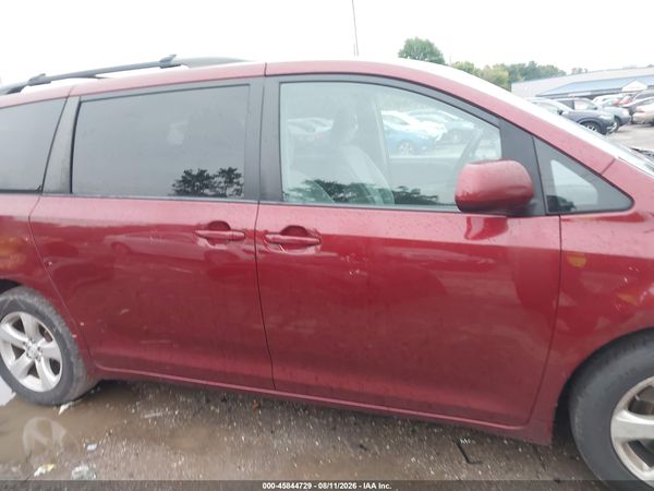 2015 TOYOTA SIENNA LE 8 PASSENGER