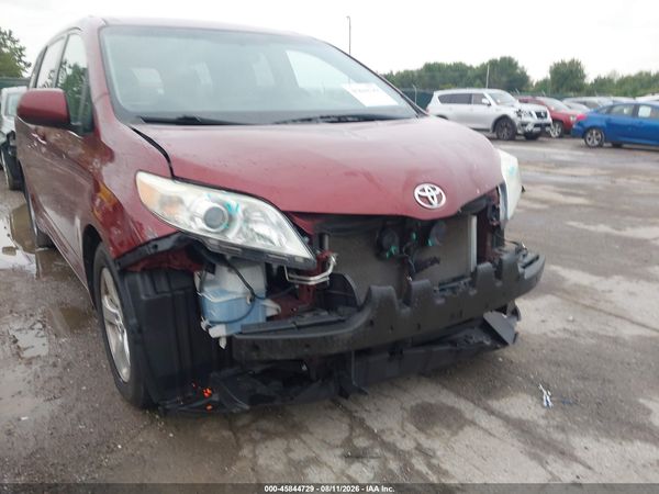 2015 TOYOTA SIENNA LE 8 PASSENGER