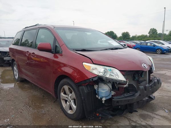 2015 TOYOTA SIENNA LE 8 PASSENGER