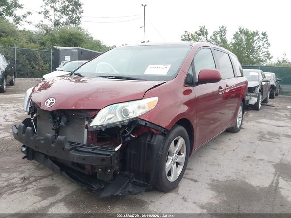 2015 TOYOTA SIENNA LE 8 PASSENGER