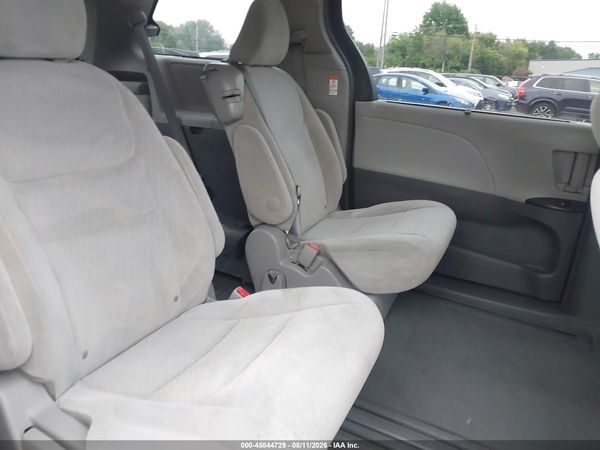 2015 TOYOTA SIENNA LE 8 PASSENGER