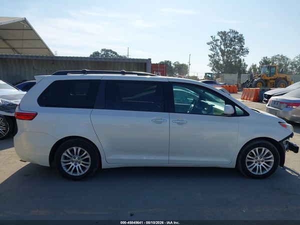 2015 TOYOTA SIENNA XLE 8 PASSENGER