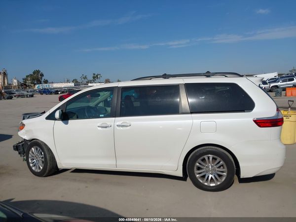 2015 TOYOTA SIENNA XLE 8 PASSENGER