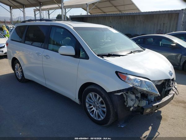 2015 TOYOTA SIENNA XLE 8 PASSENGER