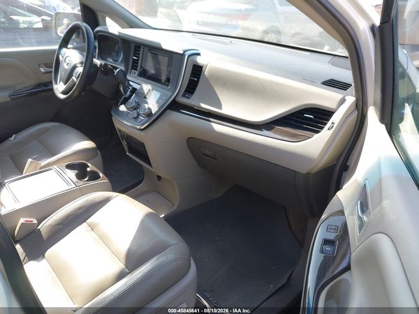 2015 TOYOTA SIENNA XLE 8 PASSENGER