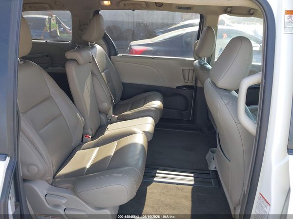 2015 TOYOTA SIENNA XLE 8 PASSENGER