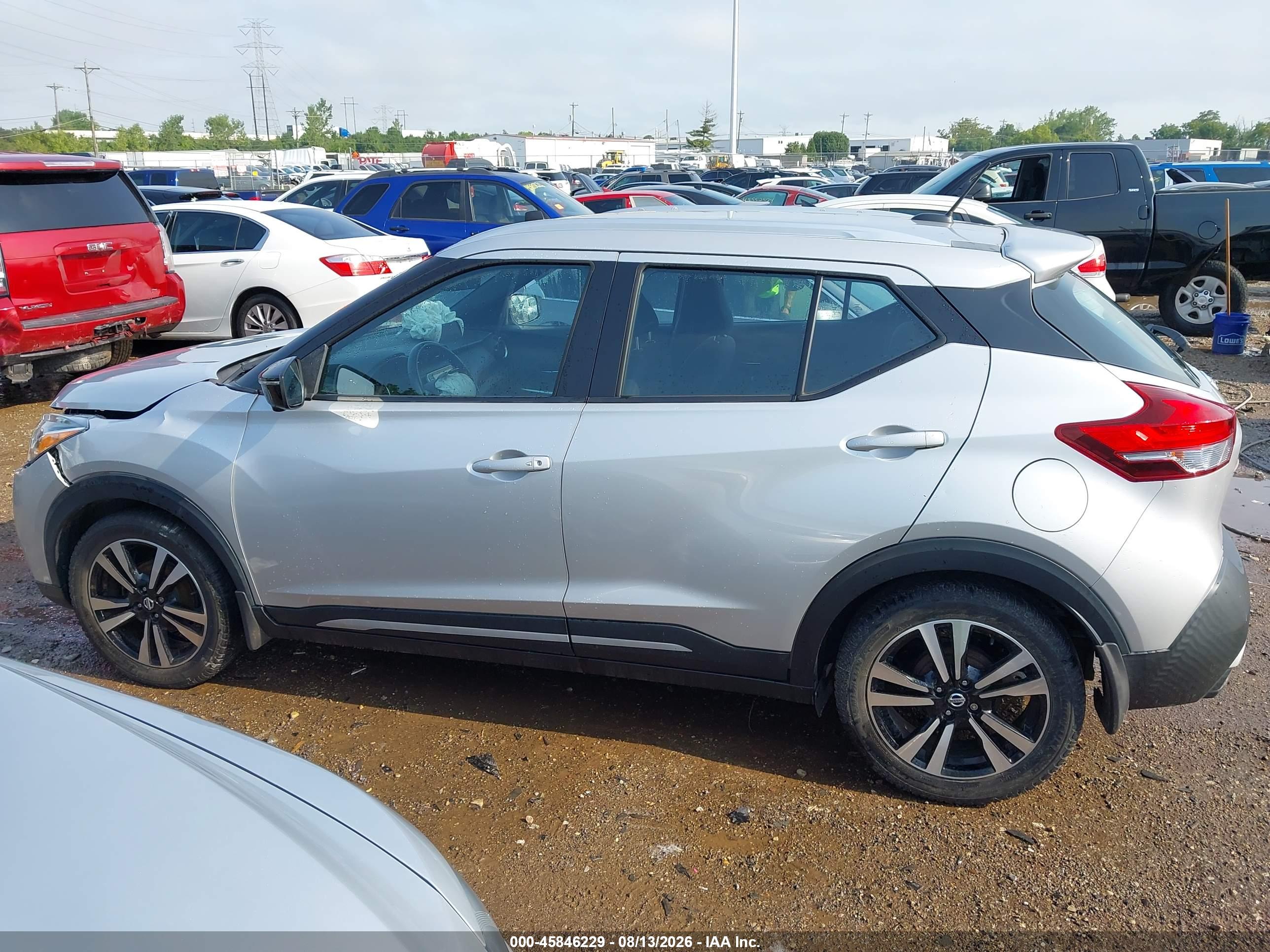 2019 NISSAN KICKS SR
