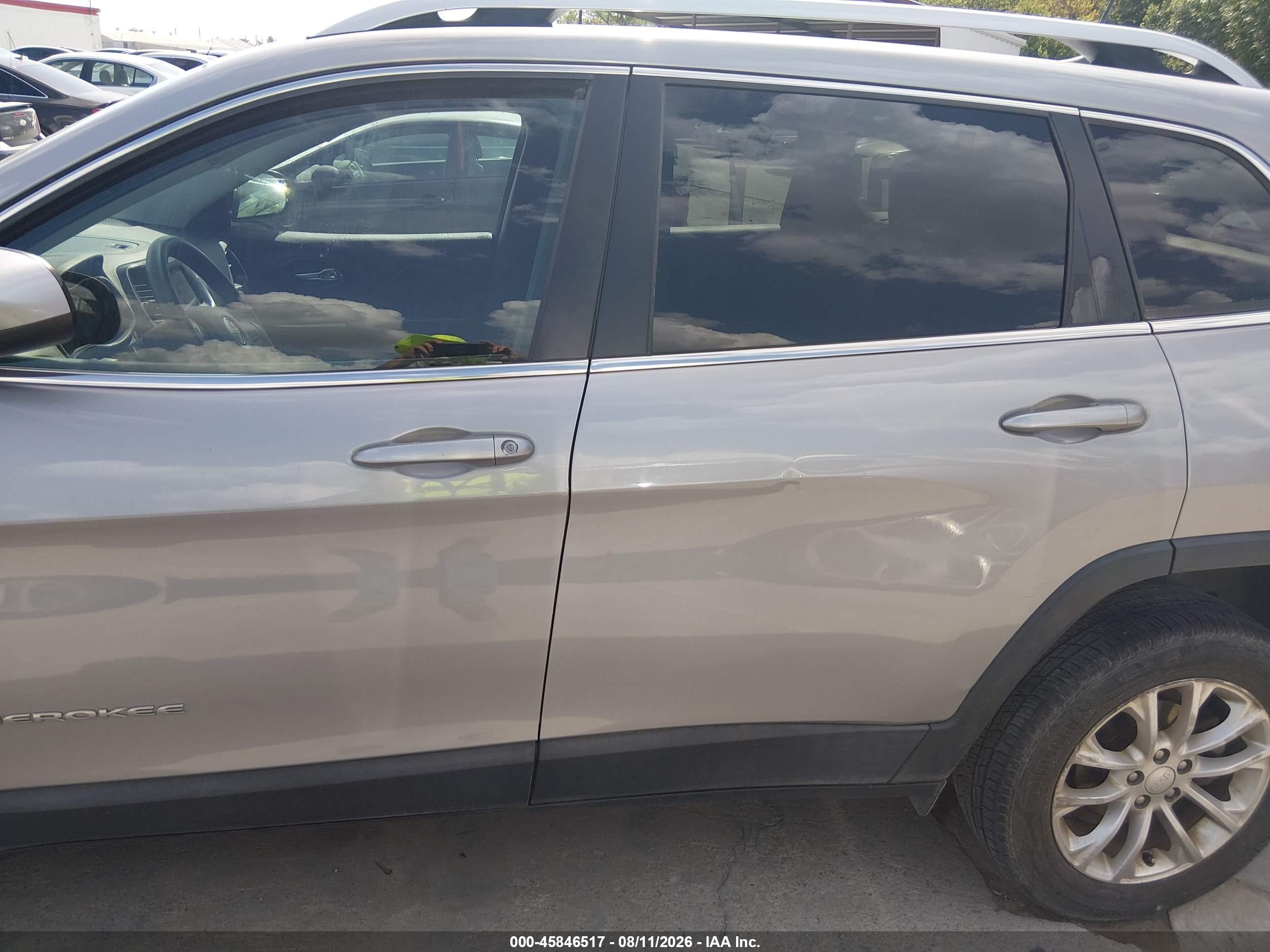 2019 JEEP CHEROKEE LATITUDE FWD